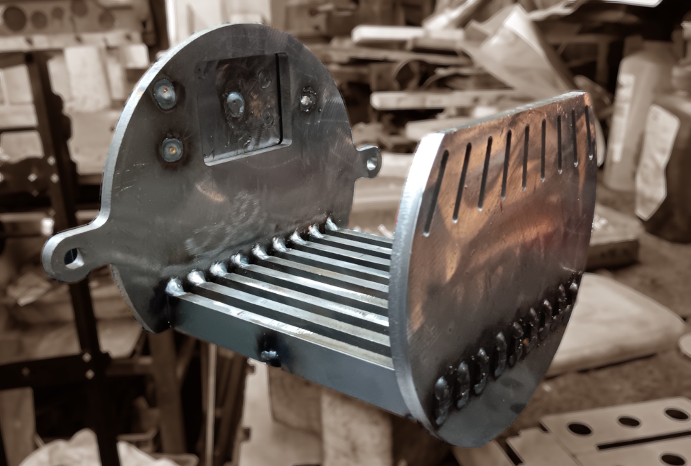 Baffle plate of grate